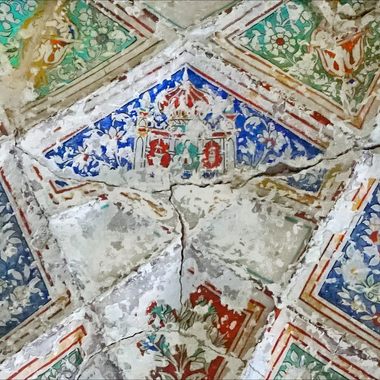 This fresco in the palace is said to have inspired the Taj Mahal. 