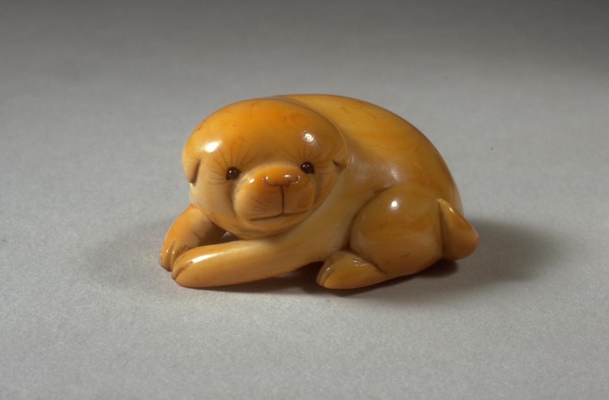 An 18th-century dog netsuke. 13/10 a good boy!