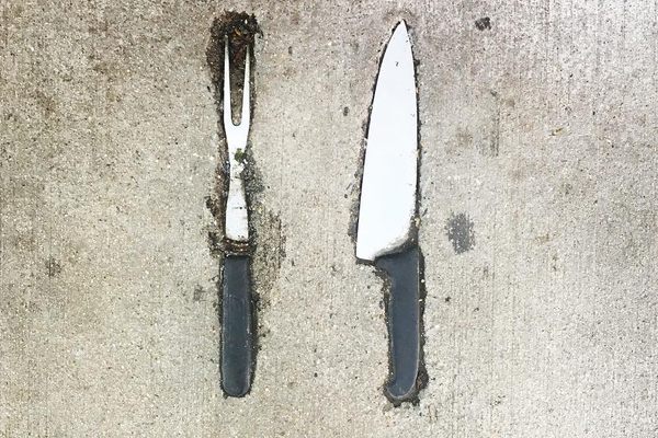 The knife and grill fork.