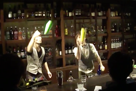 Video Wonder: Tokyo Bartenders Throwing Bottles With Style