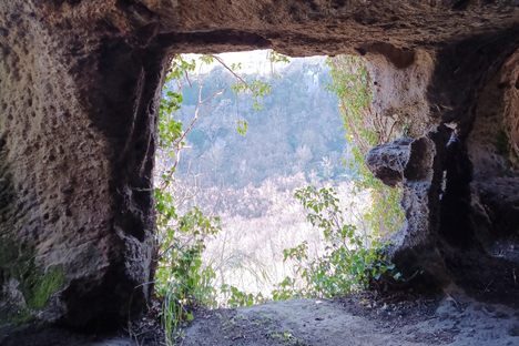A window onto the valley below.
