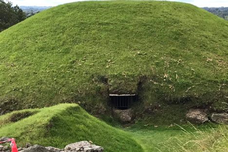 Knowth tomb