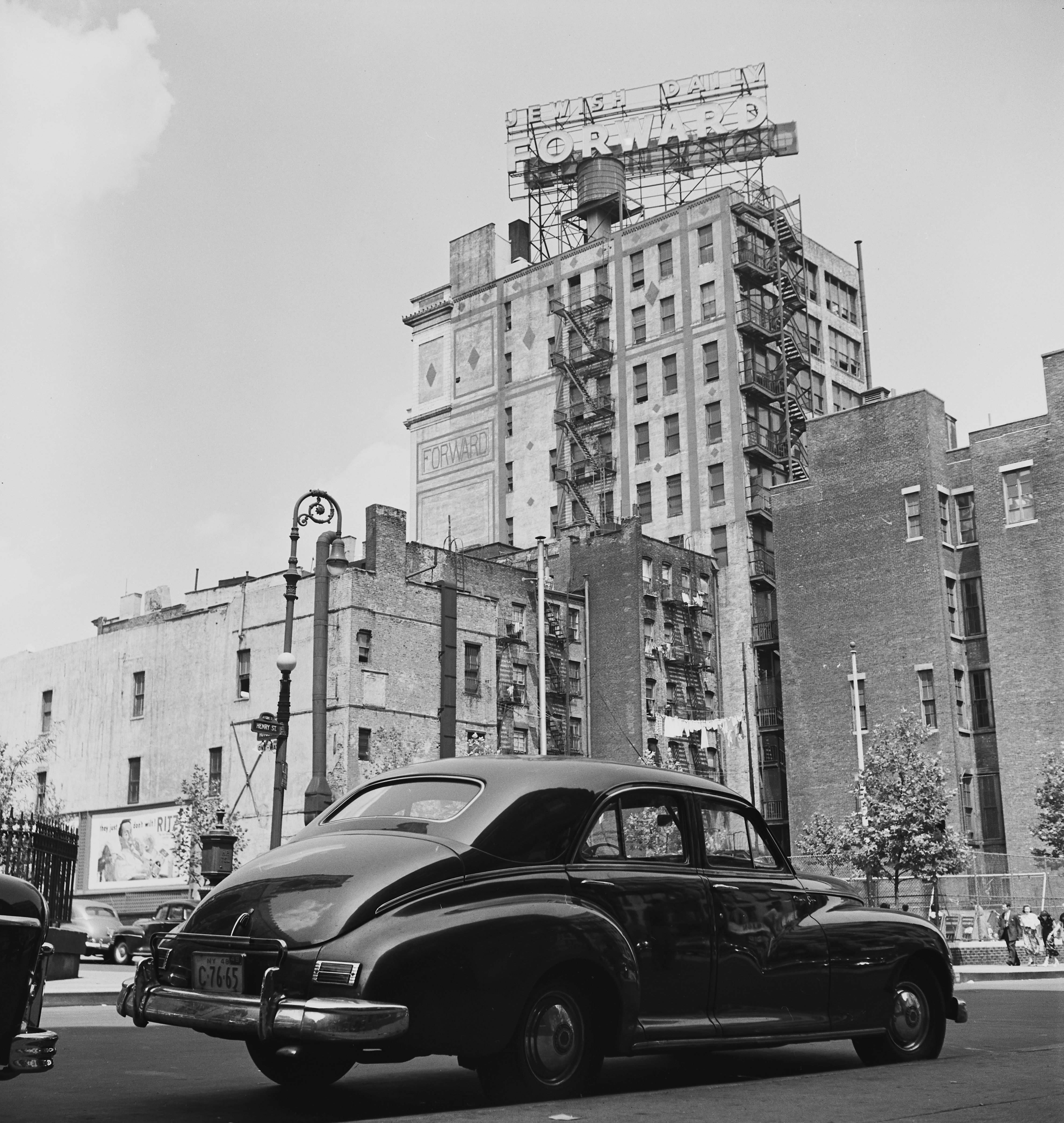 The <em>Forward</em> building in New York City, pictured around 1950.