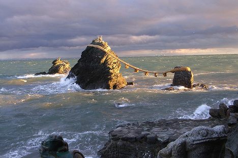 Meoto Iwa 