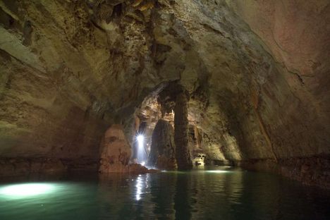 Heavy Rains Expose Rarely-Seen Aquifer in Texas Cave