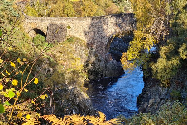 The double arches of Dulsie Bridge.