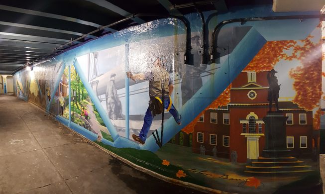 Ben Franklin Bridge Pedestrian Tunnel Mural – Philadelphia, Pennsylvania -  Atlas Obscura