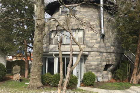 The front of the Cookie Jar House