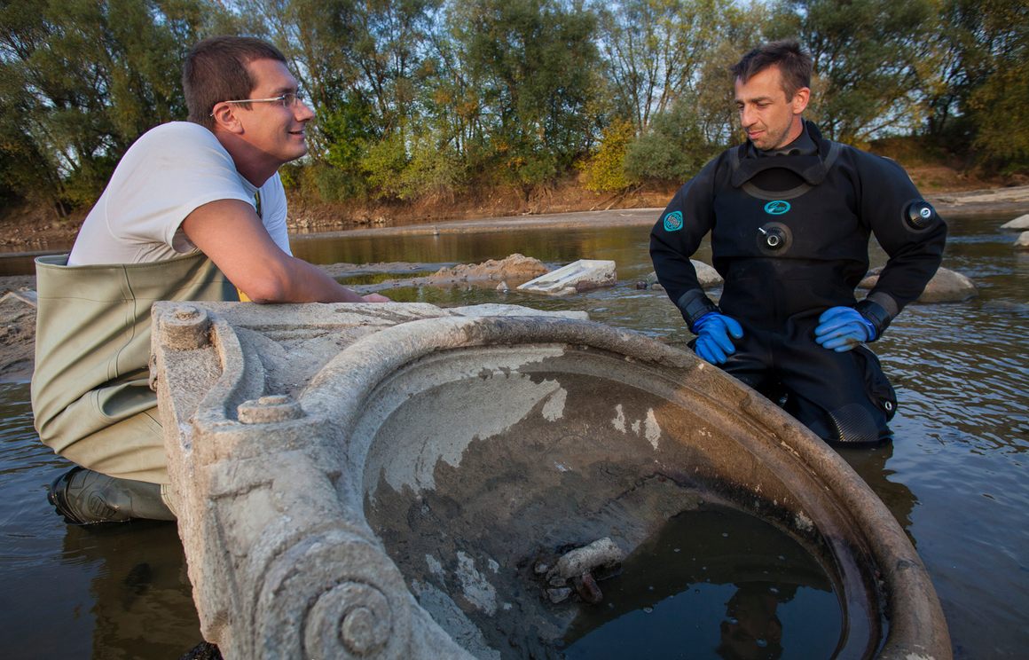 Hubert Kowalski (L) and Marcin Jamkowski with the marble portrait fraiming