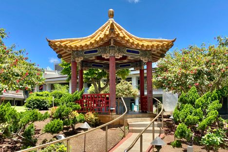 The pavilion within the Chinese Gardens.