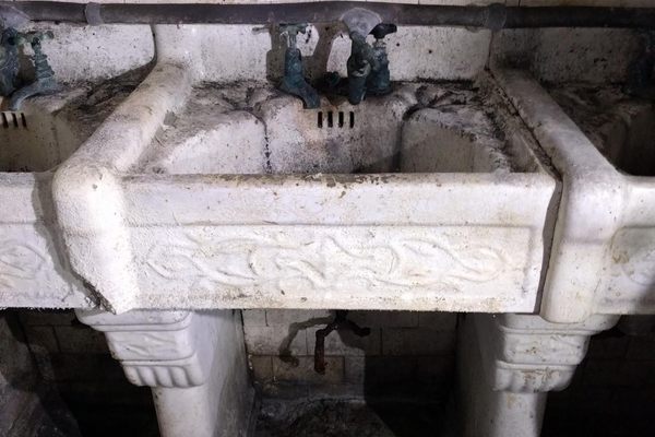 The design of the sinks is unusually ornate.
