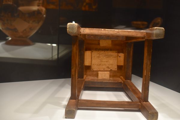 Il Fatidico Sgabello, the “fateful stool.”
