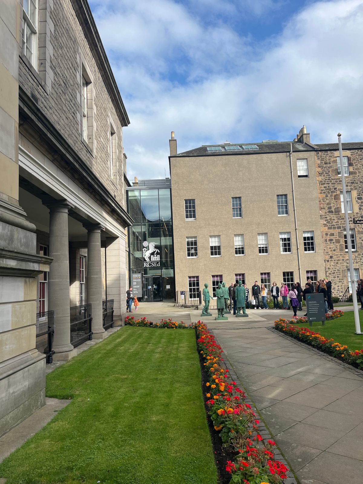 Stumpy Surgeons Hall Surgeons' Hall Museums – Edinburgh, Scotland - Atlas Obscura