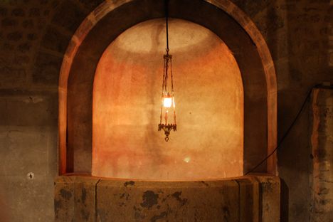 Well of the crypt of Chartres Cathedral.