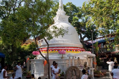 Isipathanaramaya Temple