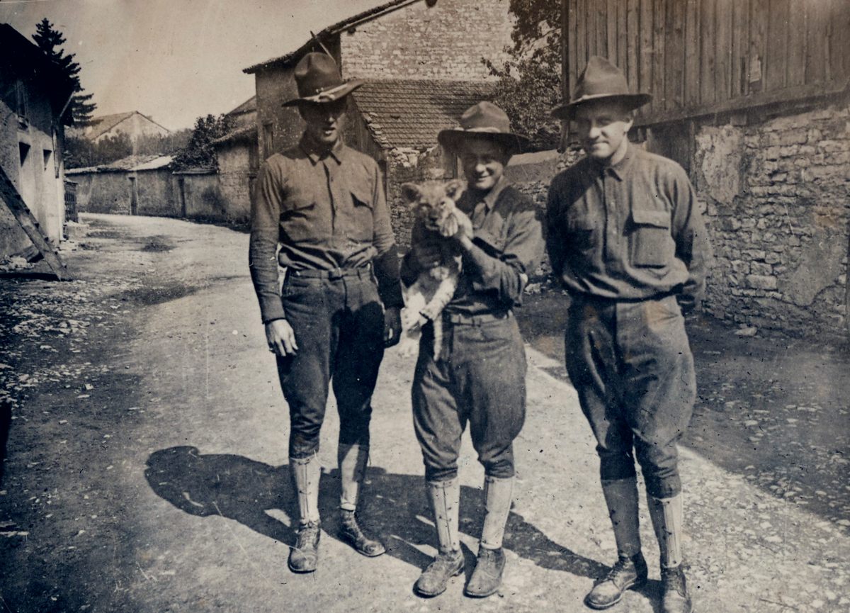 American soldiers with the regimental mascot lion cub, Susan.