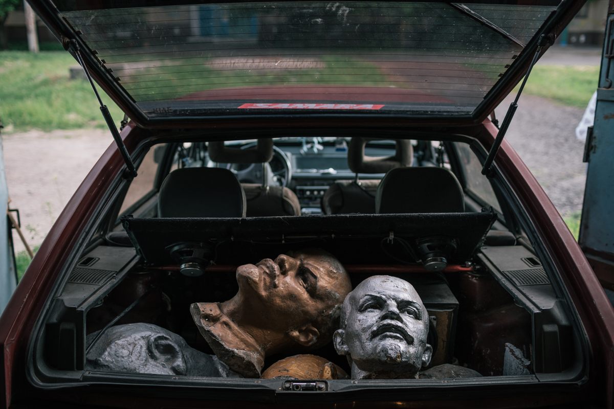 The nationalist group Sokil claims that all the Lenin monuments within a 60-mile radius of Kryvyi Rih have been removed. They want to sell these "trophies" to pay for the medical care of a friend who was injured while fighting Russian-backed separatists. June 2016.