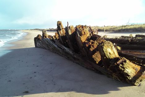 Roosevelt Inlet Shipwreck 