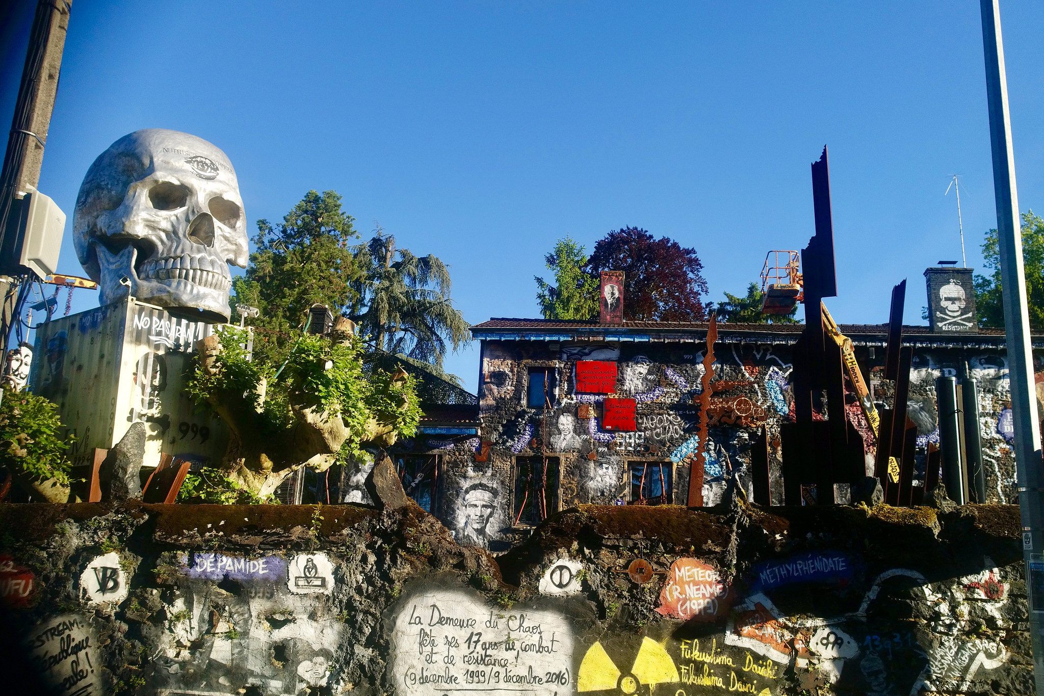 There are nine silver skulls arranged throughout the grounds.