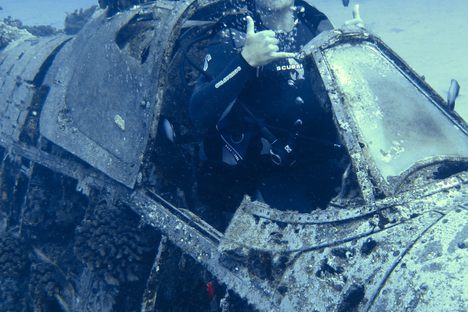 Exploring the wreck