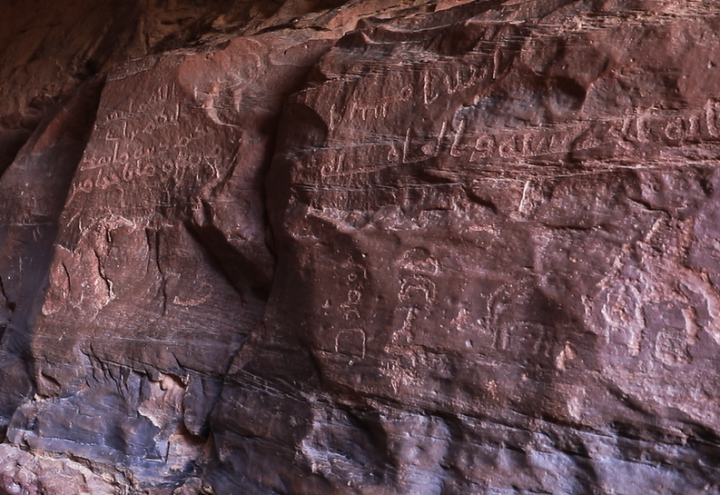 Ancient engravings, like this one, represent a piece of the cultural heritage of the Bedouins. 