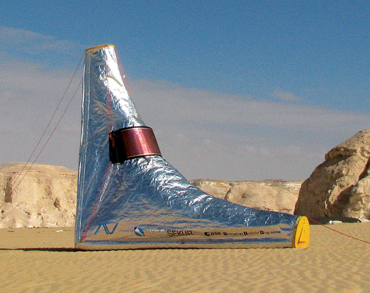This inflatable tent, known as the DesertSeal, is designed to protect against high temperatures. (Andreas Vogler, Germany, 2004)