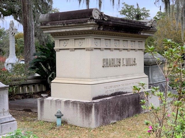 The little bell next to this Georgia gravestone was a backup plan in case its owner was accidentally buried alive.