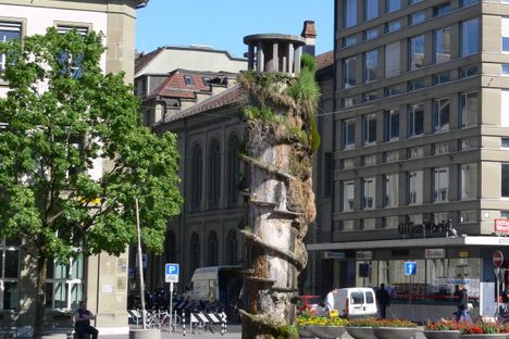 The Méret Oppenheim fountain at Waisenhausplatz.