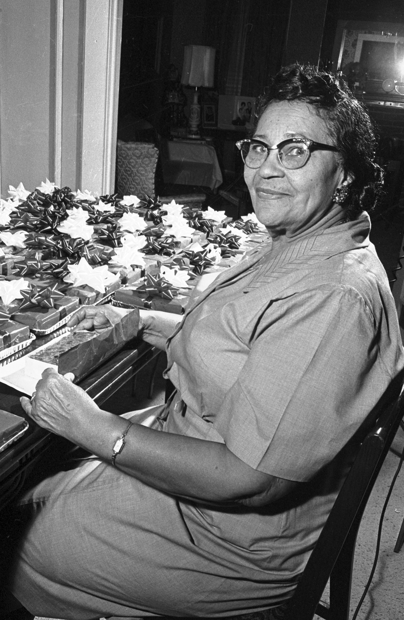 In 1965, Smith prepared fruitcakes to send to every local serviceman in Vietnam.