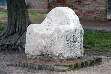  Atilla's Throne 