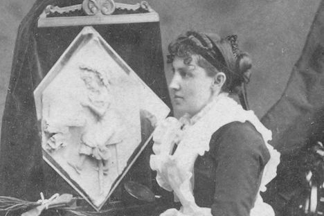 Caroline Brooks poses with one of her sculptures during her U.S. tour in 1877.