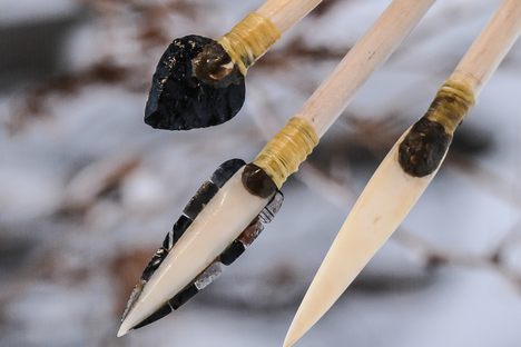 Wood's reconstructed blades have poplar projectiles and obsidian and bone "arrowheads". 
