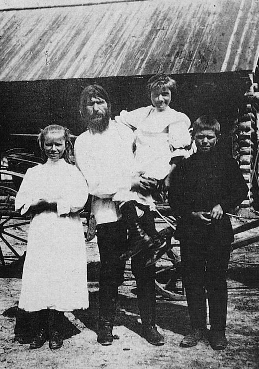 Rasputin and his three children, Matryona, Varvara et Dimitri.