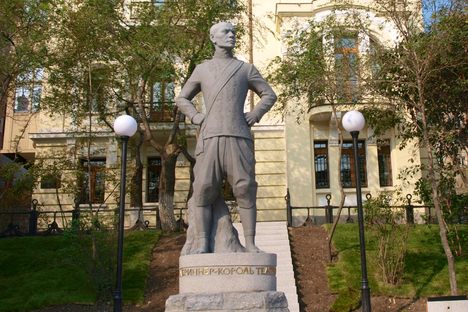 Yul Brynner Monument, Vladivostok.