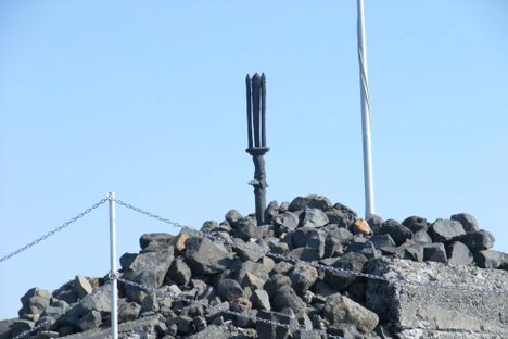 Ame-no-Sakahoko on the summit of Mount Takachiho.