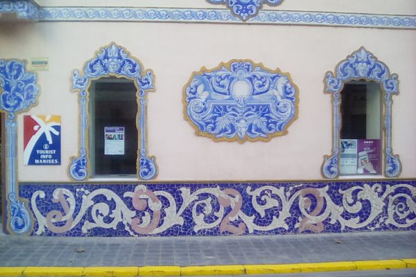 The beautiful tiles of Manises. 