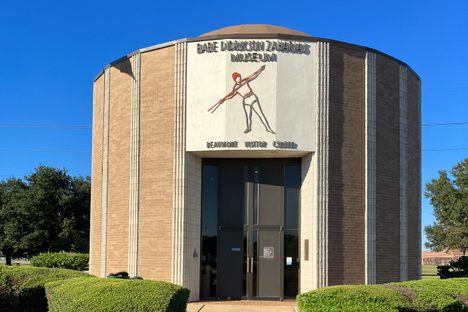 The entrance to the museum is easily visible.