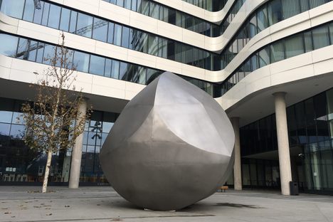 Gömböc statue