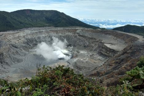 Poás Volcano caldera, September 2019 (2 weeks before several small eruptions) 
