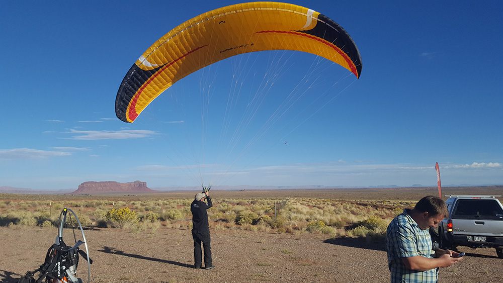 David Wanewright, winner of Icarus 2016, groundhandling at Monument Valley.