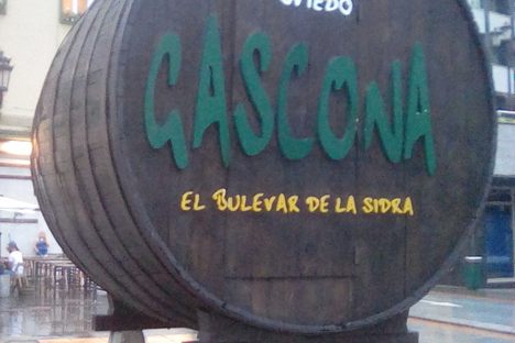 This barrel is at the bottom of Calle Gascon