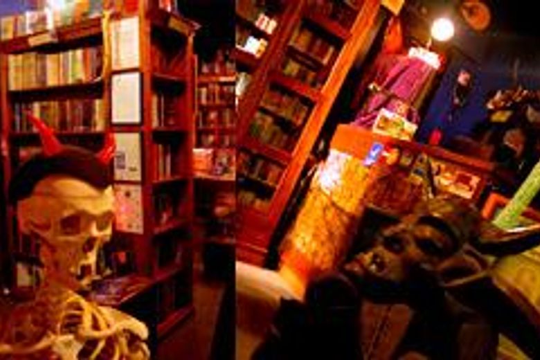 20 Pics From A “Labyrinthine Magical Bookstore That You Might Have