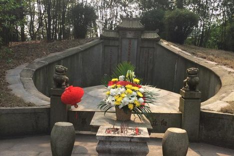 The tomb of General Tso.