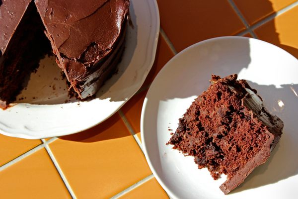 完成的酸菜巧克力蛋糕。