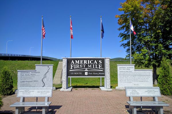 Monument plaza