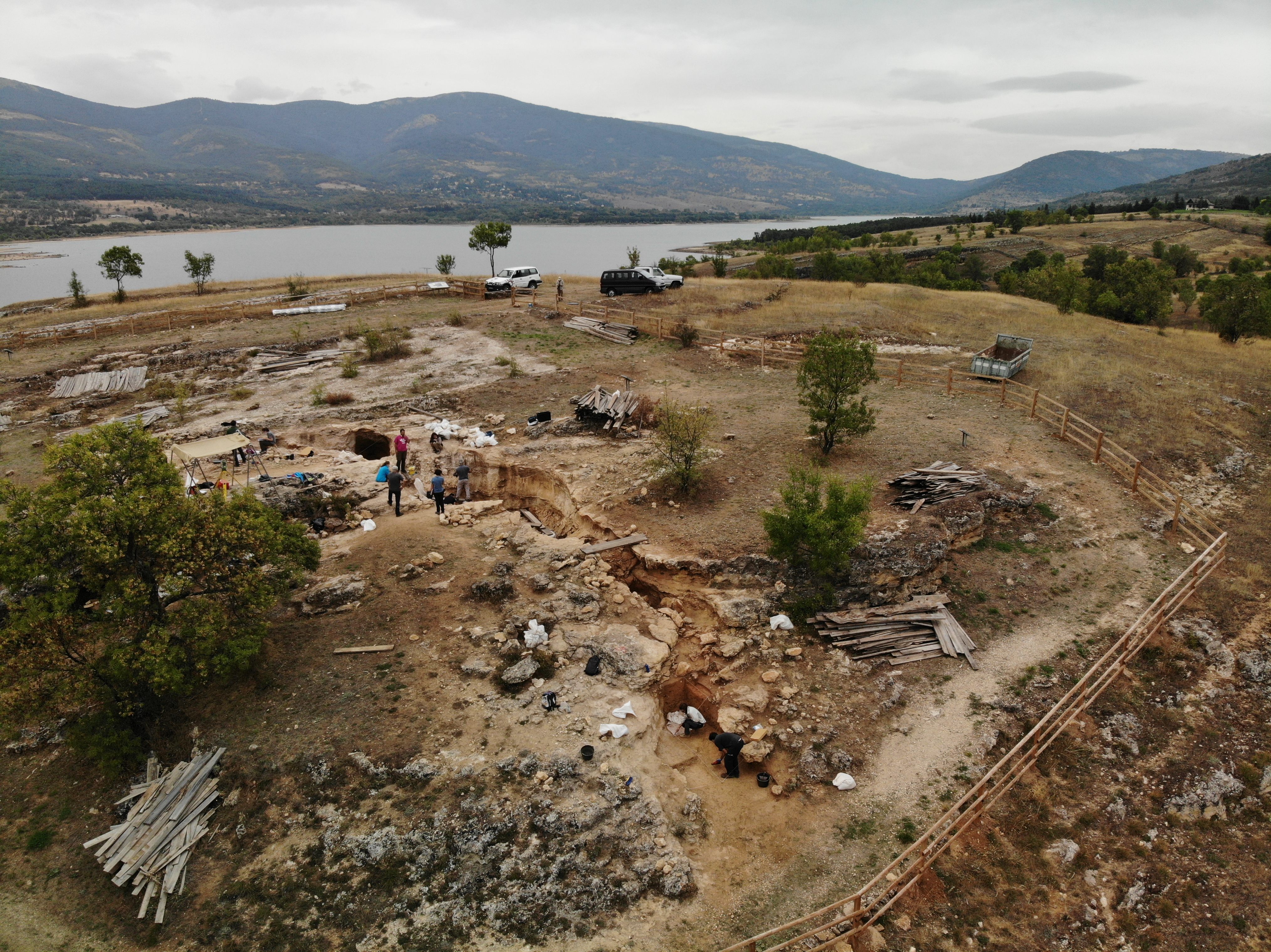 Researchers believe that small groups of Neanderthals made their home on Calvero de la Higuera about 60 thousand years ago.