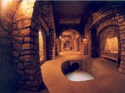 Inside the tunnels of Kariz-e-Kish. 