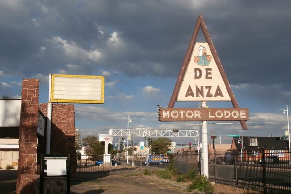 The De Anza Motor Lodge