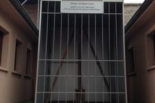A plate on the cage surrounding the gallows commemorates Turkey’s abolition of the death penalty in 2004. 