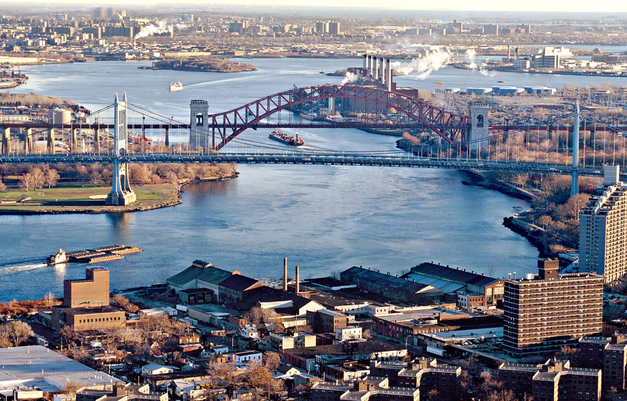 Hell Gate, as seen from over Queens, connects New York Harbor to Long Island Sound, resulting in chaotic currents. 